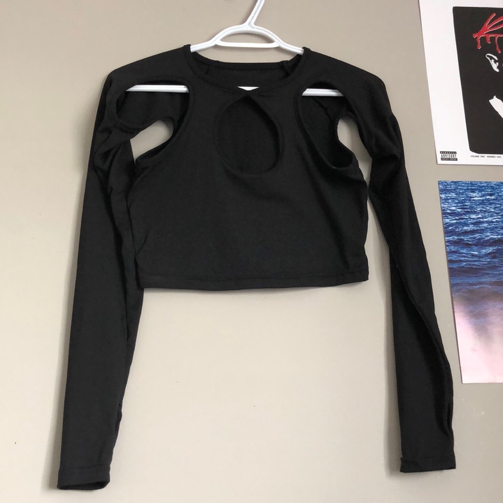 Black long sleeved crop top